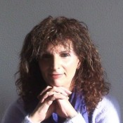 אסתר שמיר: אני הולכת עם עצמי בעדינות