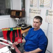 מעדן ויניל היום ברדיו קסם, 106 FM – שעה ראשונה
