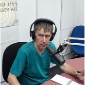 צחוק בשתיים היום בכאן רדיו קסם, 106 FM