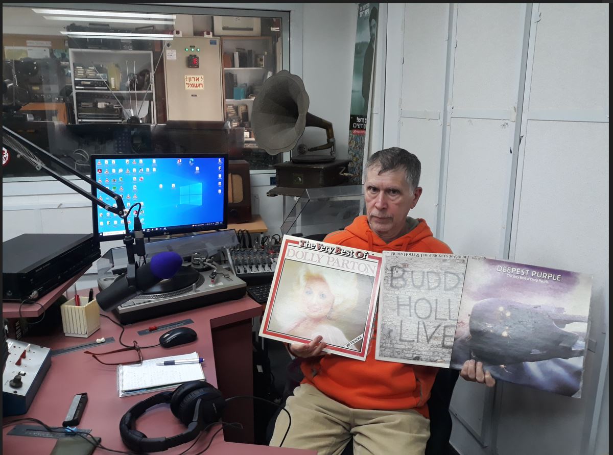 מעדן ויניל היום ברדיו קסם, 106 FM