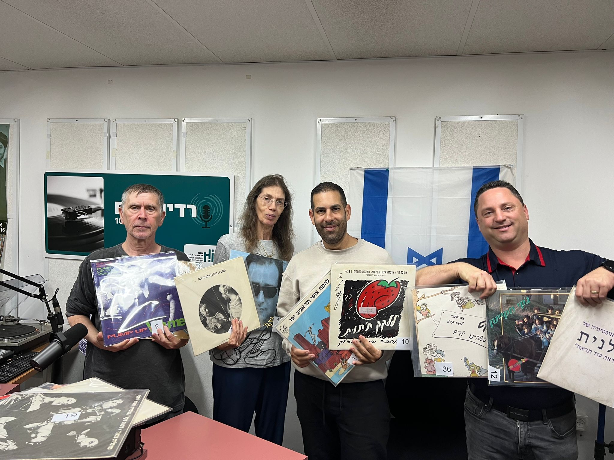 מעדן ויניל ברדיו קסם, 106 FM