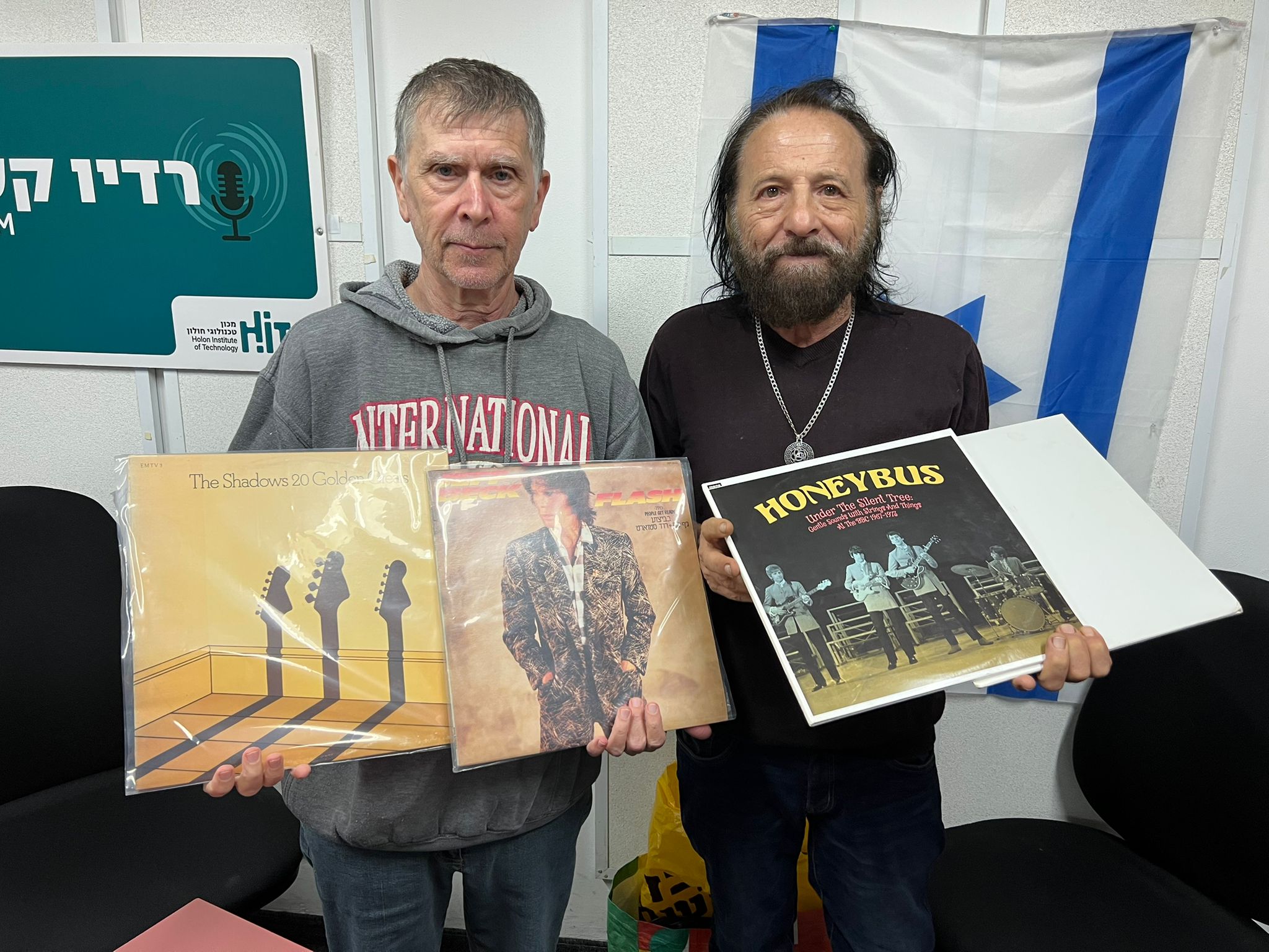 מעדן ויניל ברדיו קסם, 106 FM