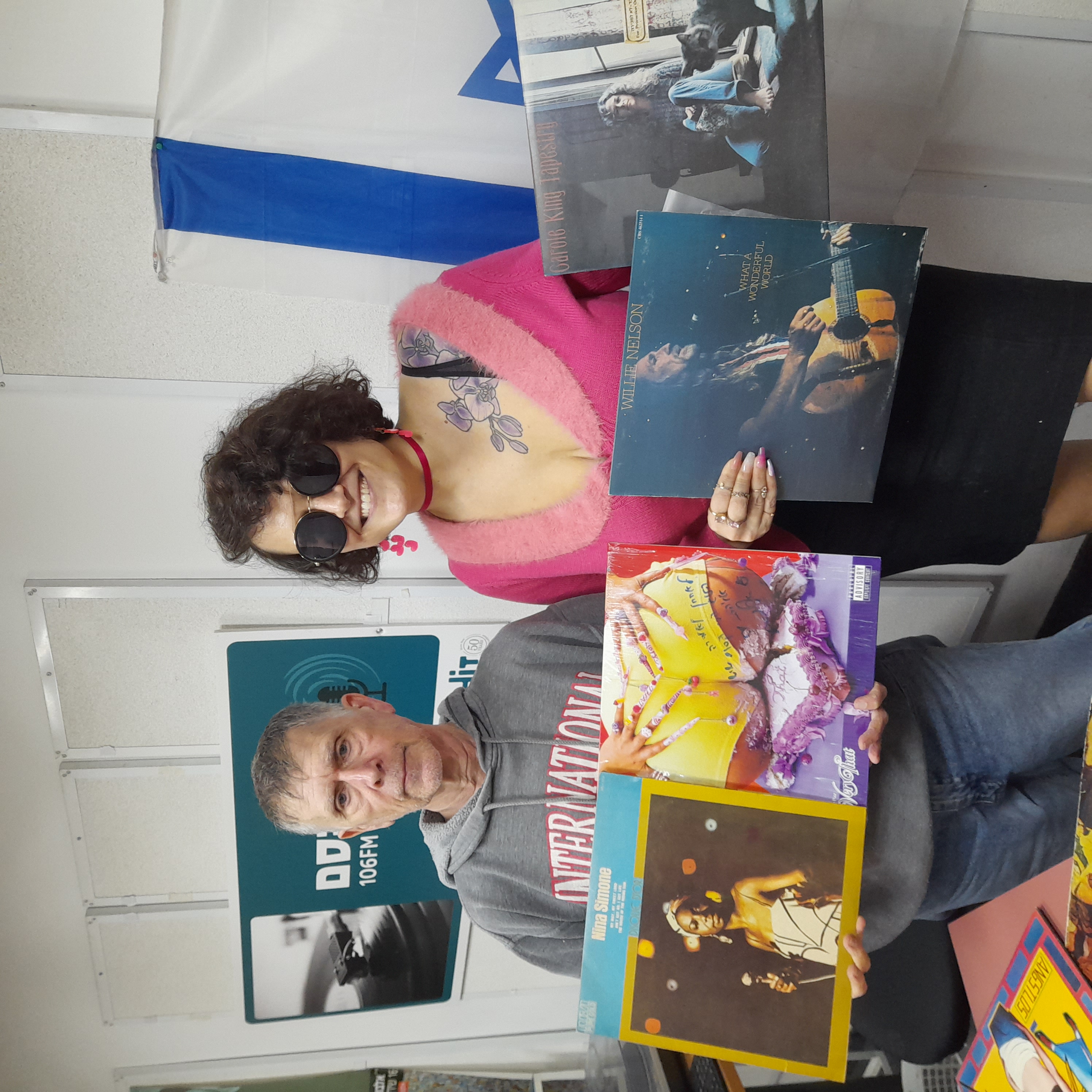 מעדן ויניל ברדיו קסם, 106 FM