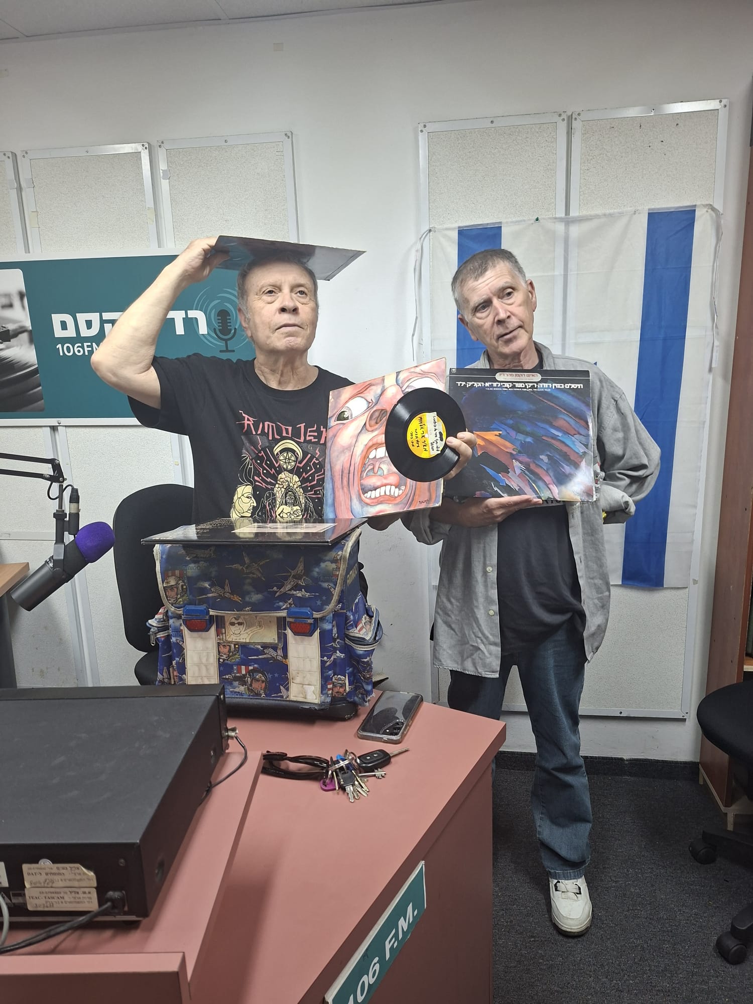 מעדן ויניל היום ברדיו קסם, 106 FM