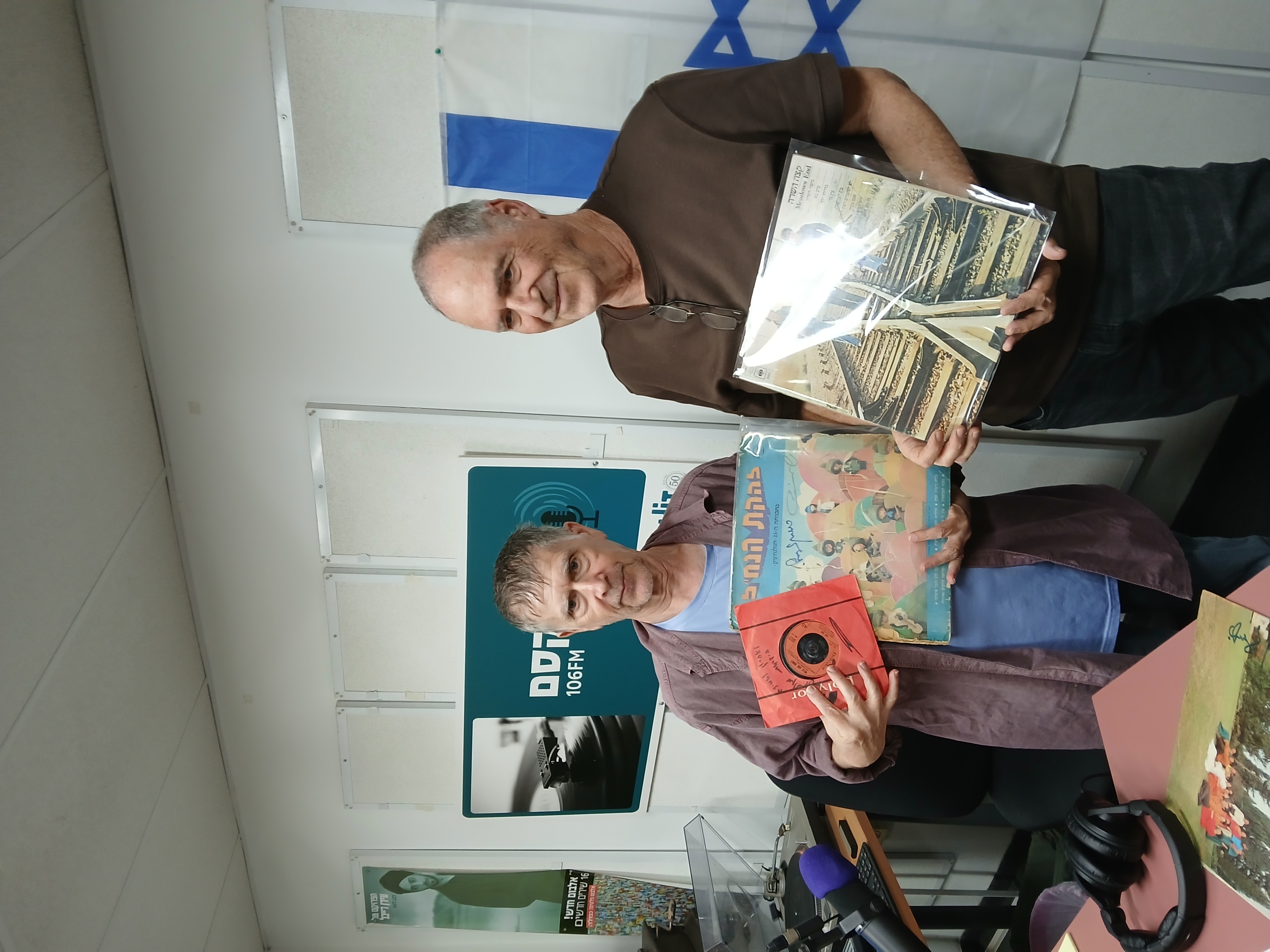 מעדן ויניל היום ברדיו קסם, 106 FM