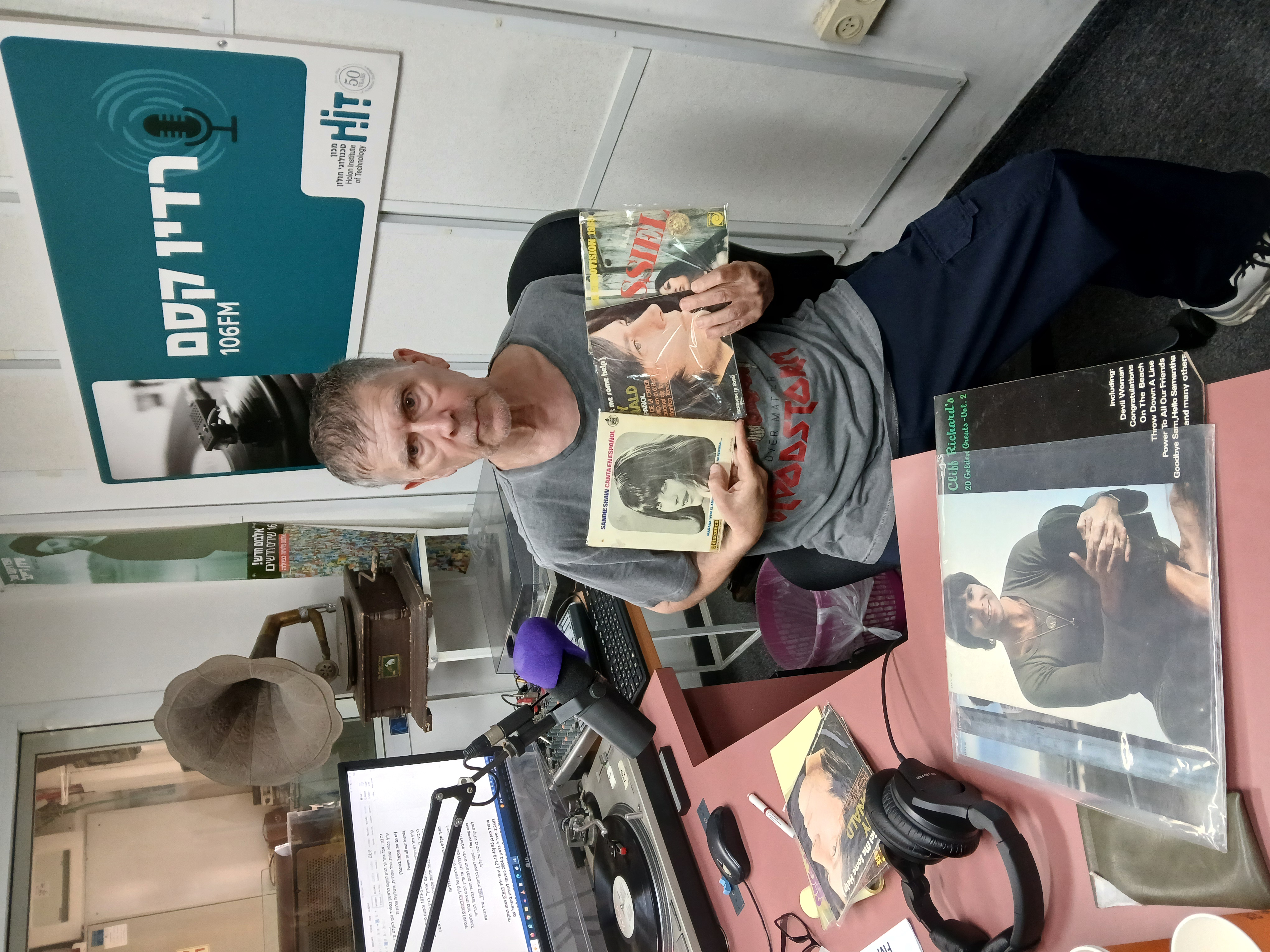 מעדן ויניל היום ברדיו קסם, 106 FM