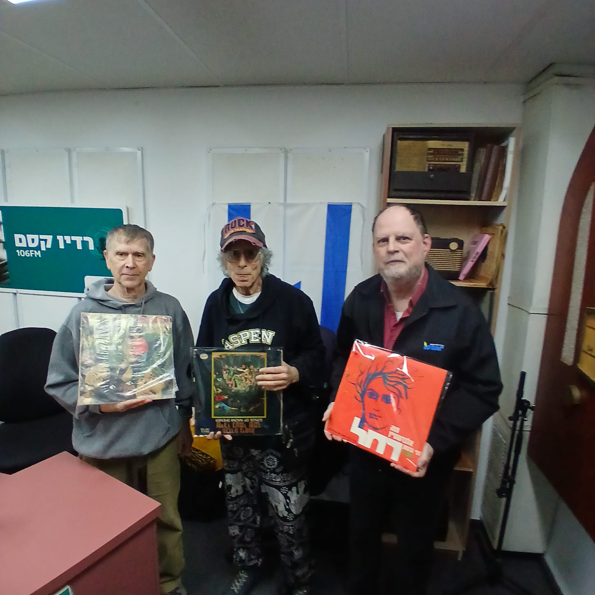 מעדן ויניל היום ברדיו קסם, 106 FM